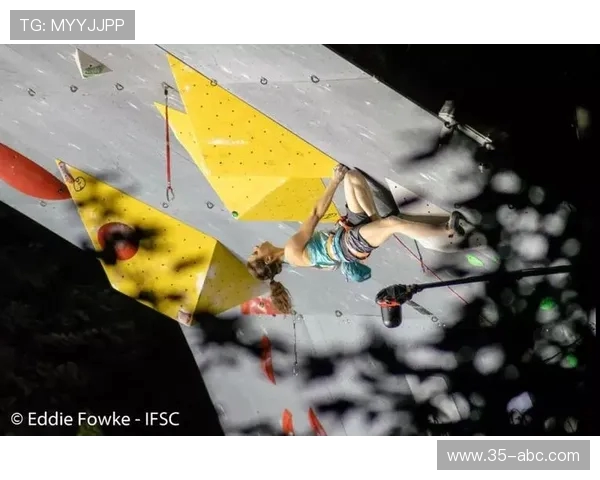 重庆攀岩队与深圳攀岩队赛后复盘分析比赛节奏与表现对比